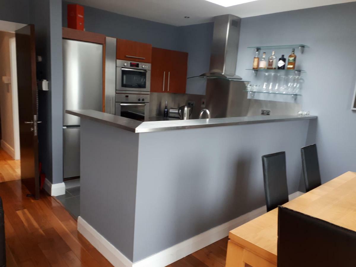 Luxurious Penthouse Apartment 1 , City Centre Килкени Екстериор снимка
