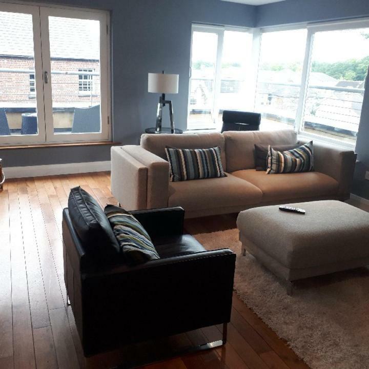Luxurious Penthouse Apartment 1 , City Centre Килкени Екстериор снимка